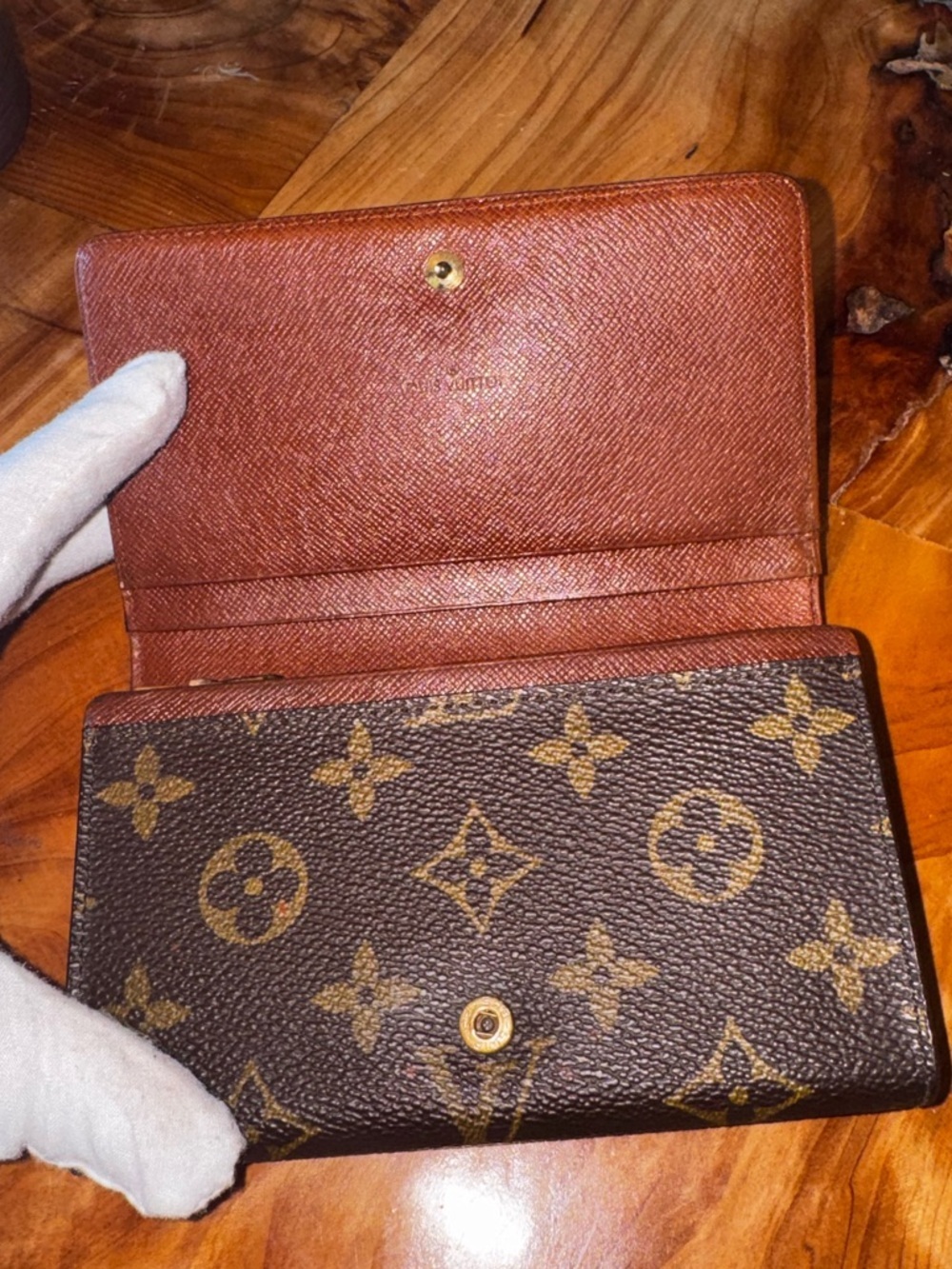 - Louis Vuitton Monogram Porte
Monnaie Billets Tresor Bifold
Wallet vintage - Picture 7 of 15